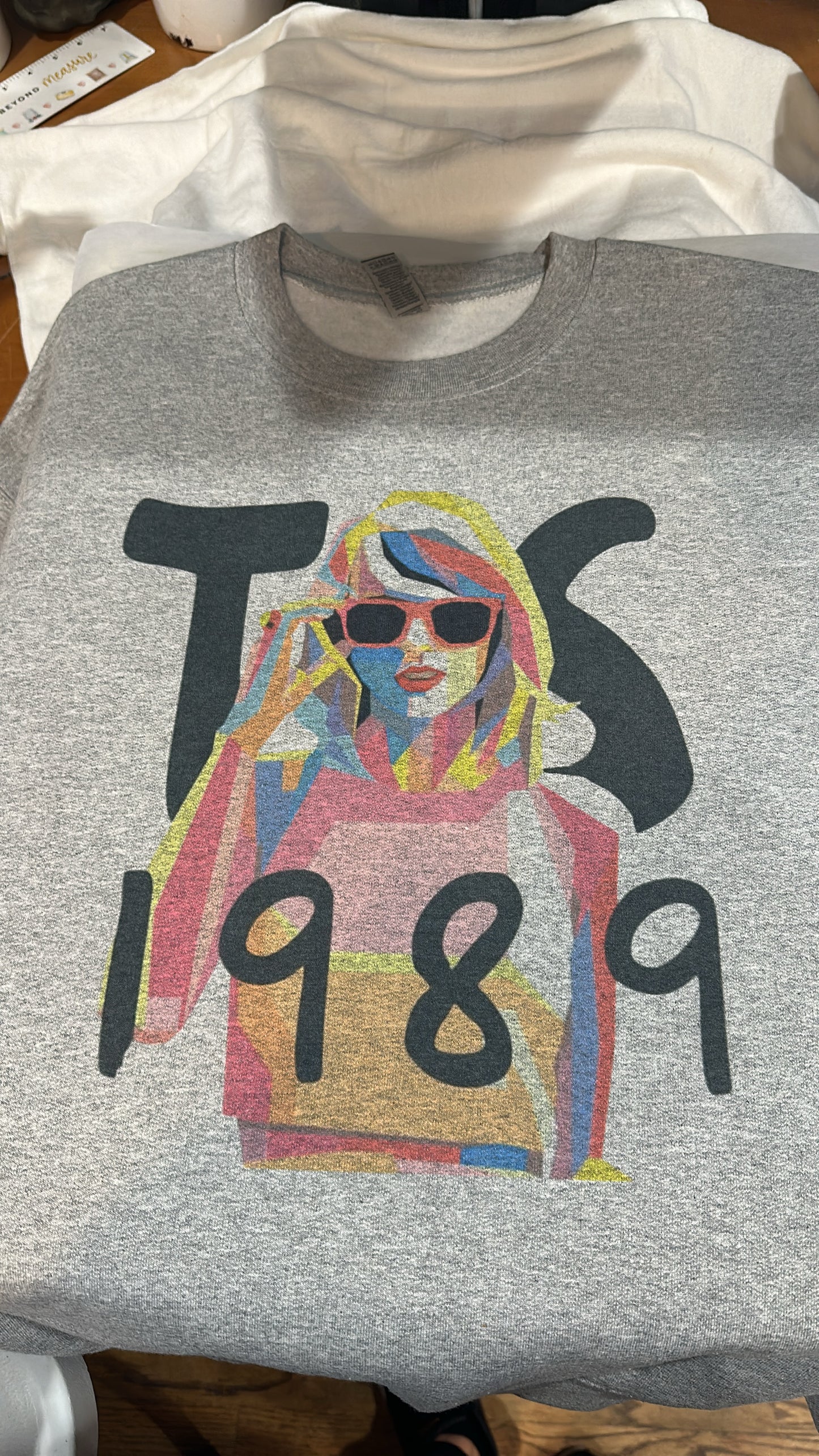 TS CUSTOM SWEATSHIRT 1989